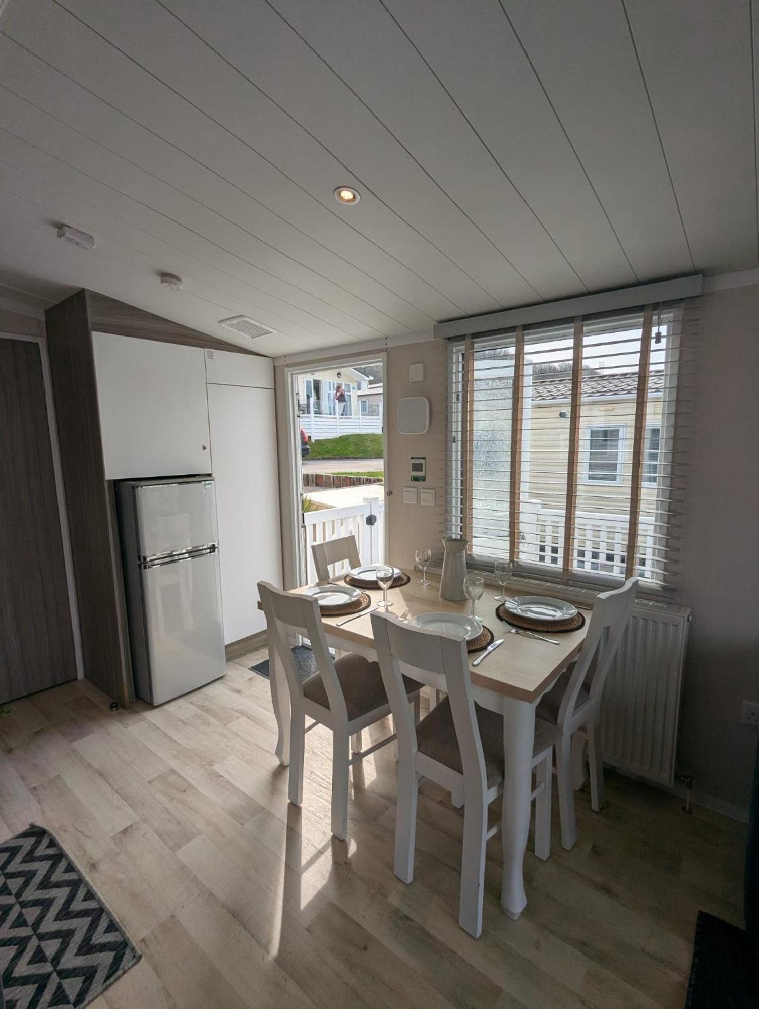 Beautifully Presented Dog Friendly Caravan On Very Popular Littlesea Holiday Haven Park Weymouth Wyke Regis エクステリア 写真