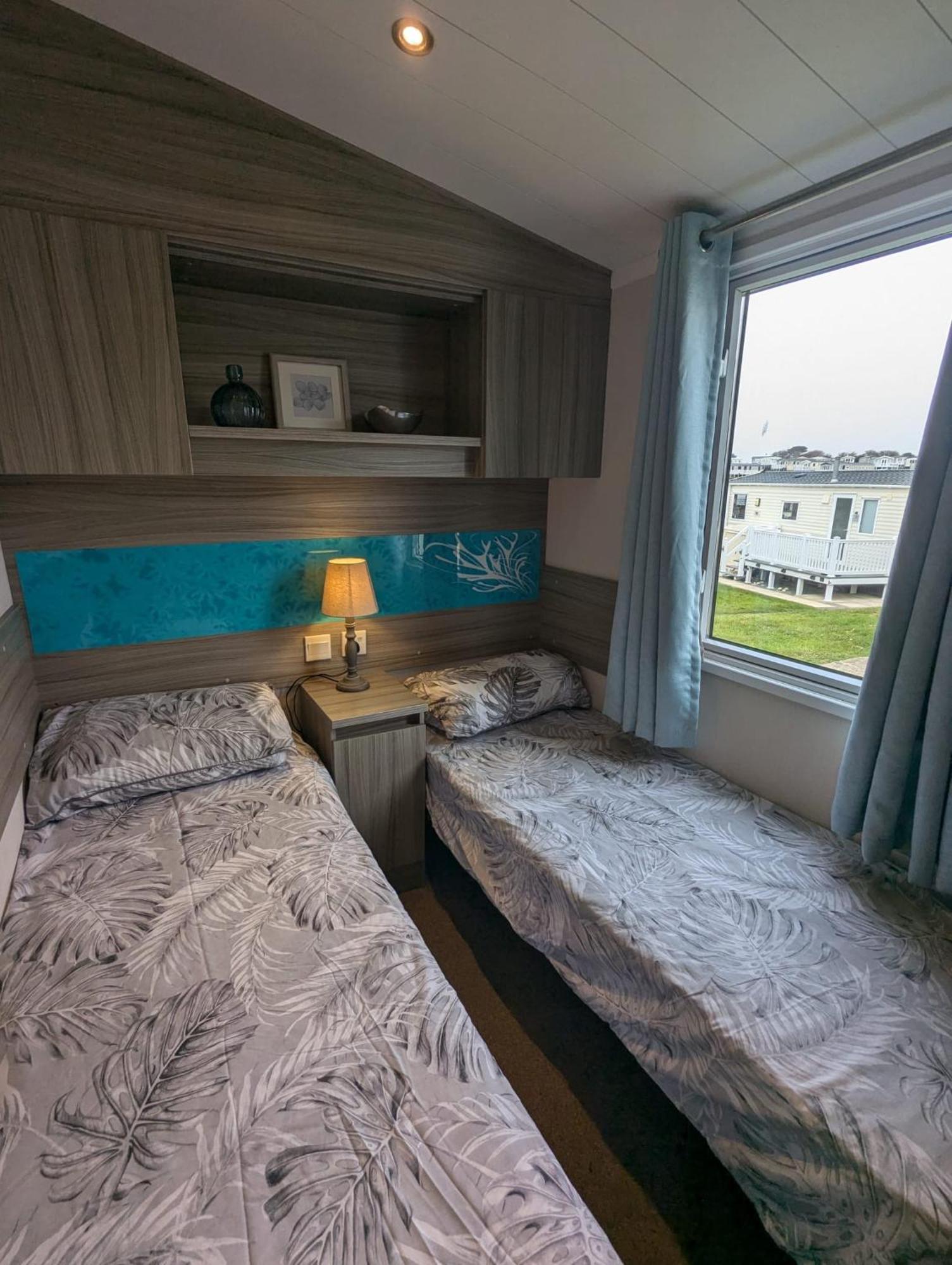 Beautifully Presented Dog Friendly Caravan On Very Popular Littlesea Holiday Haven Park Weymouth Wyke Regis エクステリア 写真