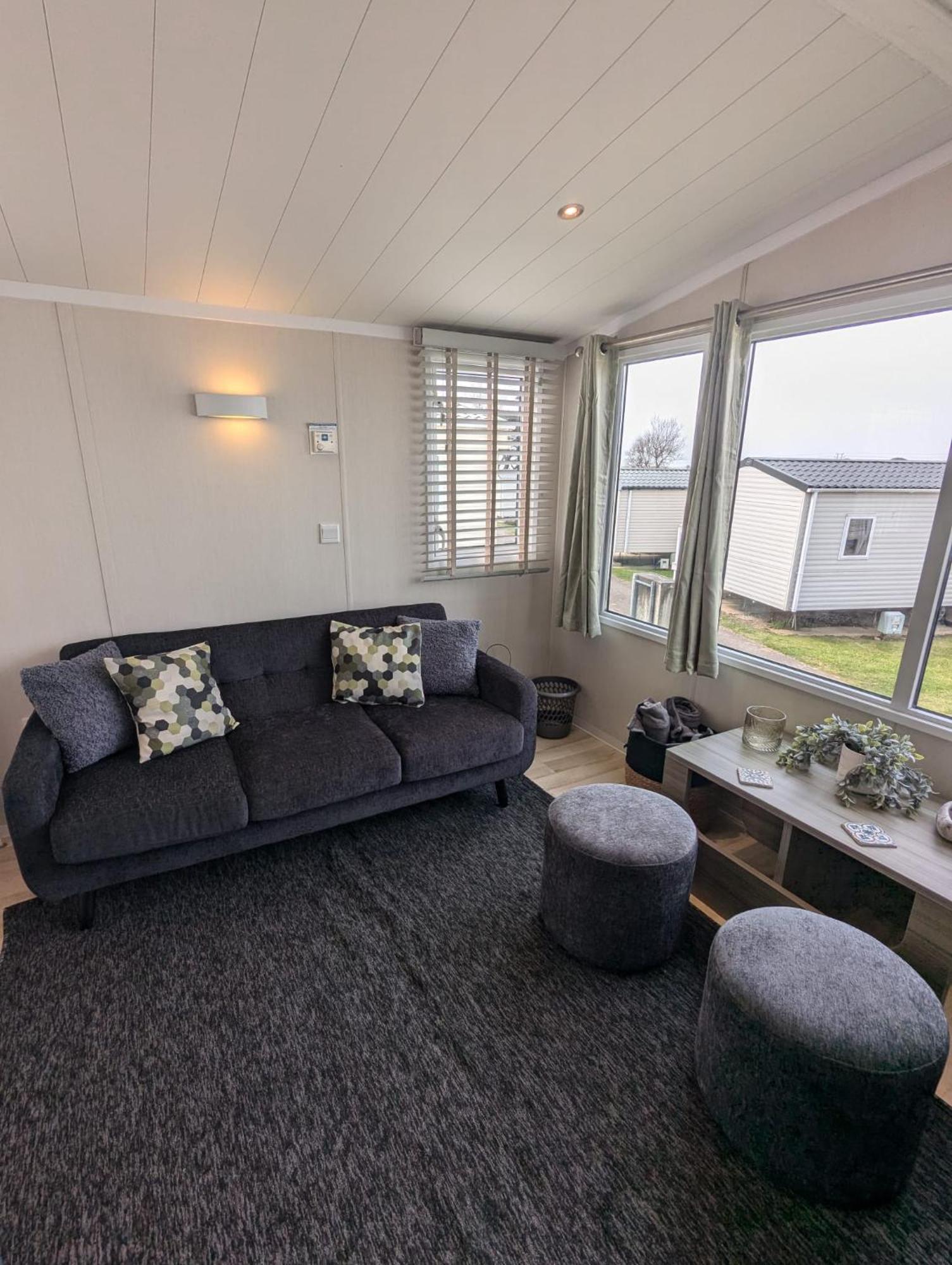 Beautifully Presented Dog Friendly Caravan On Very Popular Littlesea Holiday Haven Park Weymouth Wyke Regis エクステリア 写真