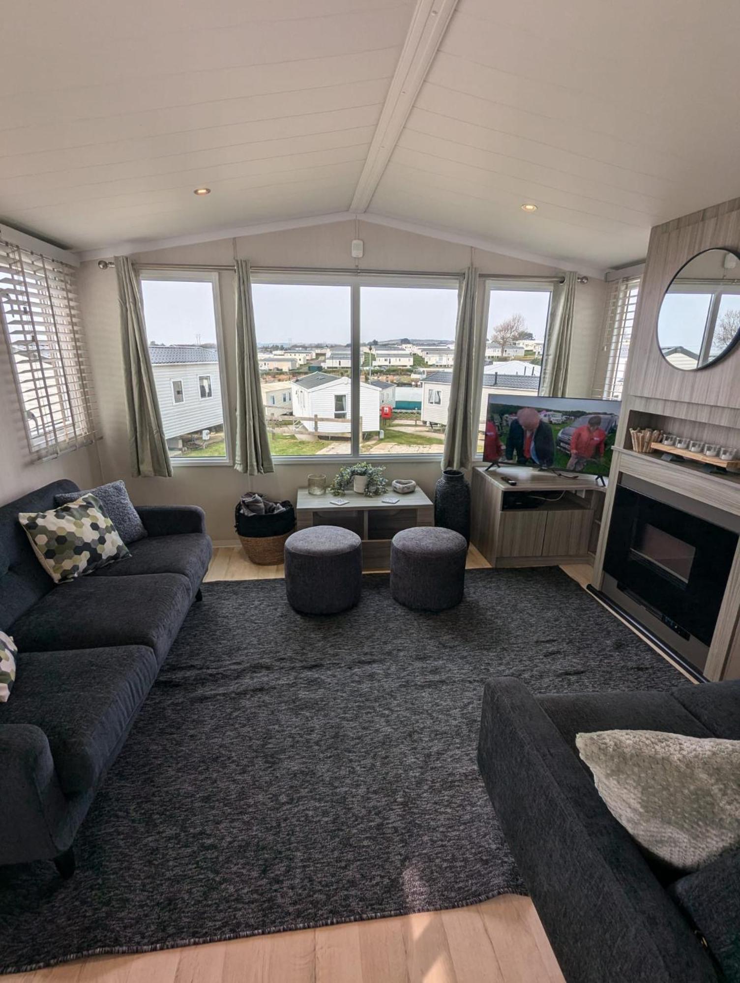 Beautifully Presented Dog Friendly Caravan On Very Popular Littlesea Holiday Haven Park Weymouth Wyke Regis エクステリア 写真