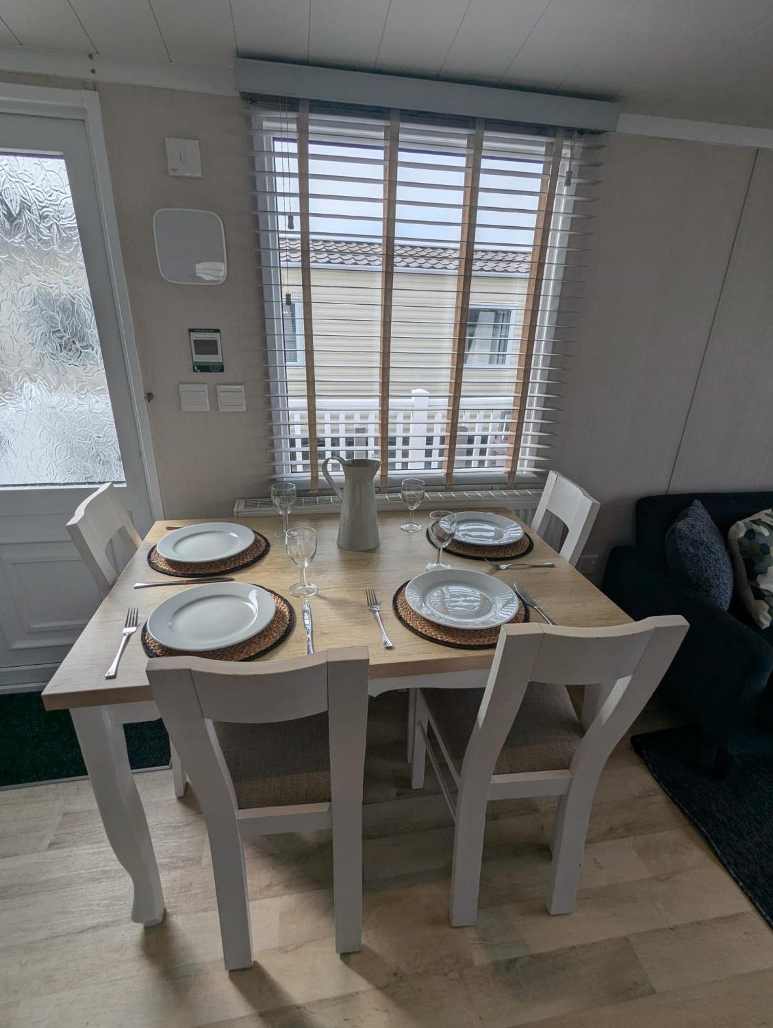 Beautifully Presented Dog Friendly Caravan On Very Popular Littlesea Holiday Haven Park Weymouth Wyke Regis エクステリア 写真