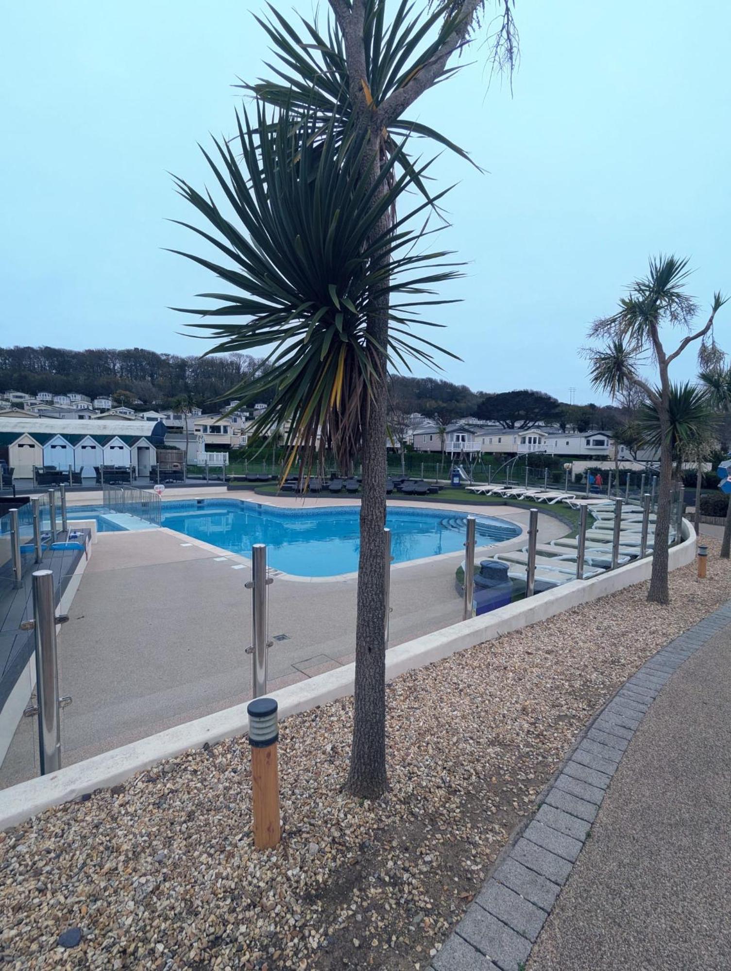 Beautifully Presented Dog Friendly Caravan On Very Popular Littlesea Holiday Haven Park Weymouth Wyke Regis エクステリア 写真